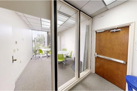 Immobilier commercial à louer à Gainesville, Floride: 613.15 m2 № 1111309 - photo 4