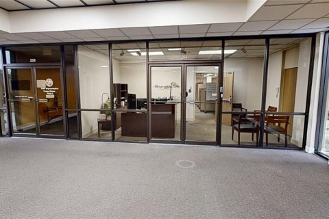 Immobilier commercial à louer à Gainesville, Floride: 613.15 m2 № 1111309 - photo 2