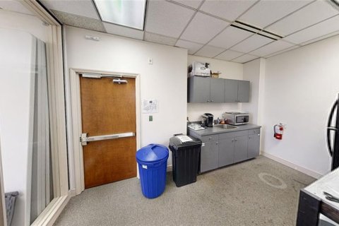 Immobilier commercial à louer à Gainesville, Floride: 613.15 m2 № 1111309 - photo 5