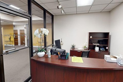 Immobilier commercial à louer à Gainesville, Floride: 613.15 m2 № 1111309 - photo 3