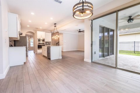 House in Winter Garden, Florida 5 bedrooms, 311.59 sq.m. № 2228178 - photo 8