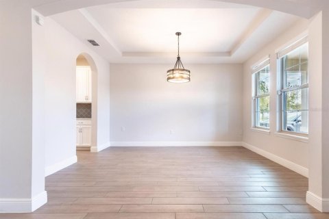 House in Winter Garden, Florida 5 bedrooms, 311.59 sq.m. № 2228178 - photo 4