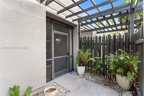 Townhouse in Pembroke Pines, Florida 3 bedrooms, 140.38 sq.m. № 2027069 - photo 3