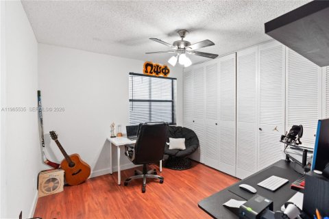 Townhouse in Pembroke Pines, Florida 3 bedrooms, 140.38 sq.m. № 2027069 - photo 13