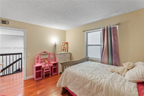 Townhouse in Pembroke Pines, Florida 3 bedrooms, 140.38 sq.m. № 2027069 - photo 18