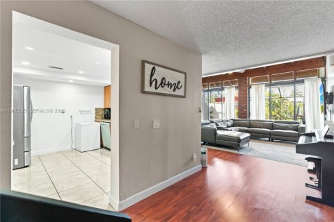 Townhouse in Pembroke Pines, Florida 3 bedrooms, 140.38 sq.m. № 2027069 - photo 6