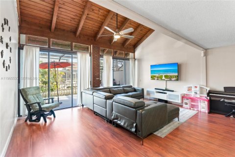 Townhouse in Pembroke Pines, Florida 3 bedrooms, 140.38 sq.m. № 2027069 - photo 7