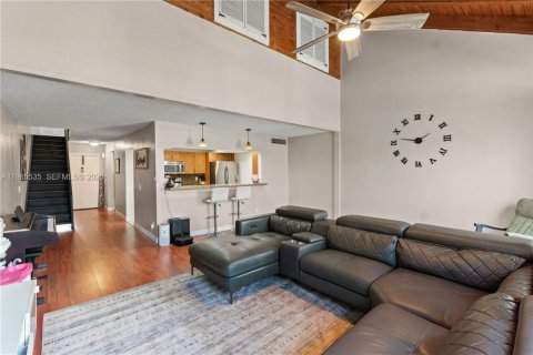 Townhouse in Pembroke Pines, Florida 3 bedrooms, 140.38 sq.m. № 2027069 - photo 9