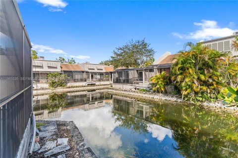 Townhouse in Pembroke Pines, Florida 3 bedrooms, 140.38 sq.m. № 2027069 - photo 27