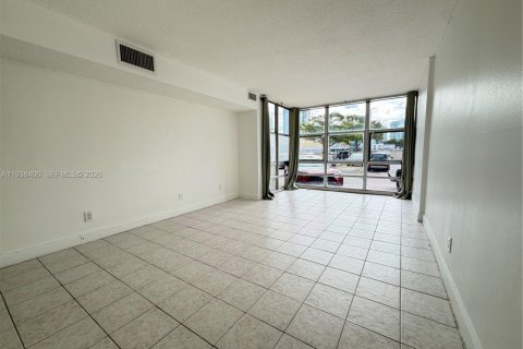 Copropriété à louer à Sunny Isles Beach, Floride: 1 chambre, 50.72 m2 № 1996410 - photo 3
