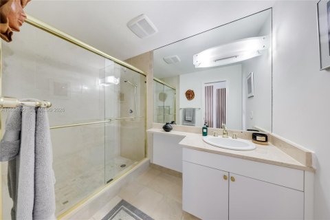 Купить кондоминиум в Майами, Флорида 3 спальни, 186.73м2, № 2186248 - фото 13