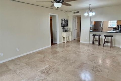 Condo in Tampa, Florida, 2 bedrooms  № 2238842 - photo 5