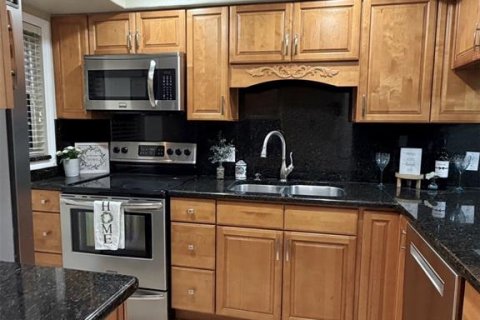 Condo in Tampa, Florida, 2 bedrooms  № 2238842 - photo 11
