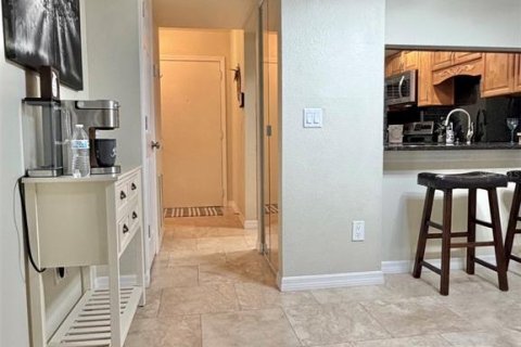 Condo in Tampa, Florida, 2 bedrooms  № 2238842 - photo 9