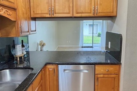 Condo in Tampa, Florida, 2 bedrooms  № 2238842 - photo 13