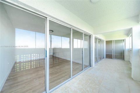 Condo in Lauderhill, Florida, 2 bedrooms  № 1863403 - photo 21