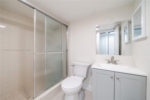 Condo in Lauderhill, Florida, 2 bedrooms  № 1863403 - photo 23