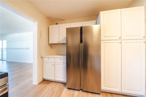 Condo in Lauderhill, Florida, 2 bedrooms  № 1863403 - photo 4