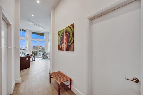 Купить кондоминиум в Майами, Флорида 2 спальни, 108.51м2, № 2047812 - фото 2