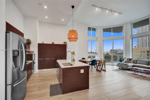 Купить кондоминиум в Майами, Флорида 2 спальни, 108.51м2, № 2047812 - фото 3