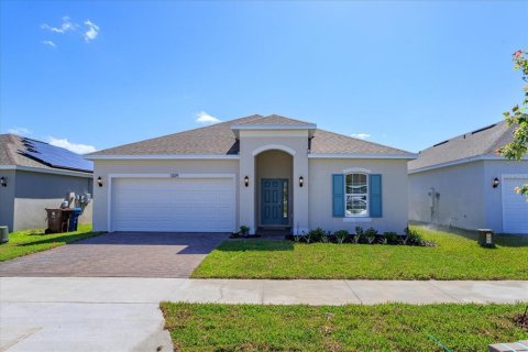 House in Lady Lake, Florida 4 bedrooms, 180.04 sq.m. № 2093248
