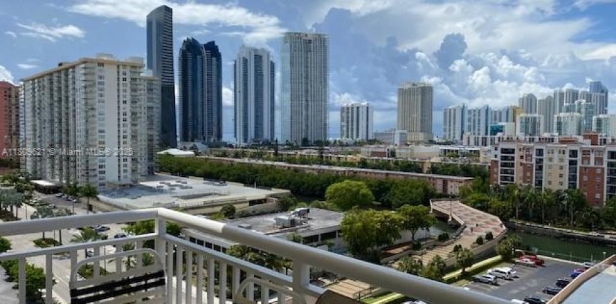 Condominio en Sunny Isles Beach, Florida, 2 dormitorios № 1865330