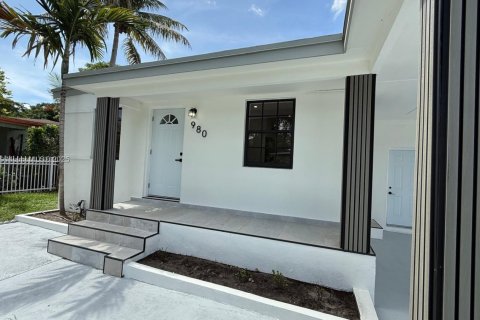 Villa ou maison à vendre à North Miami, Floride: 4 chambres, 145.39 m2 № 1973748 - photo 10