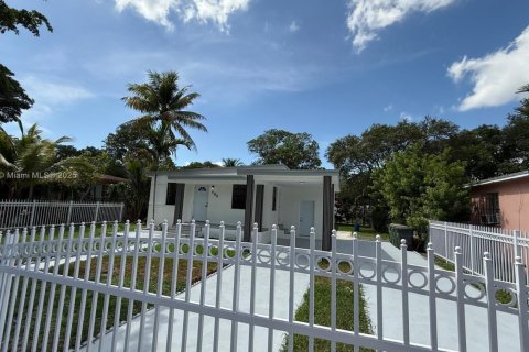 Villa ou maison à vendre à North Miami, Floride: 4 chambres, 145.39 m2 № 1973748 - photo 7