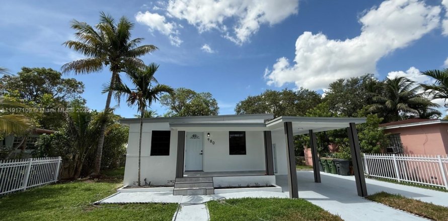 Villa ou maison à North Miami, Floride 4 chambres, 145.39 m2 № 1973748