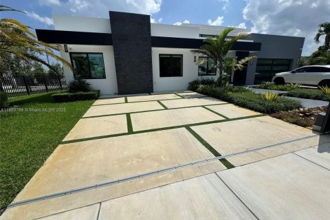 Купить виллу или дом в Майами, Флорида 3 спальни, 213.68м2, № 1957933 - фото 2