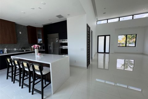 Купить виллу или дом в Майами, Флорида 3 спальни, 213.68м2, № 1957933 - фото 17