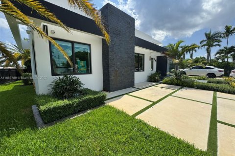 Купить виллу или дом в Майами, Флорида 3 спальни, 213.68м2, № 1957933 - фото 3