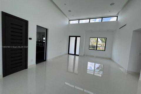 Купить виллу или дом в Майами, Флорида 3 спальни, 213.68м2, № 1957933 - фото 14