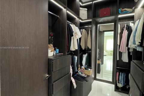 Купить виллу или дом в Майами, Флорида 3 спальни, 213.68м2, № 1957933 - фото 28