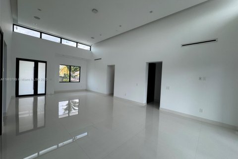 Купить виллу или дом в Майами, Флорида 3 спальни, 213.68м2, № 1957933 - фото 13