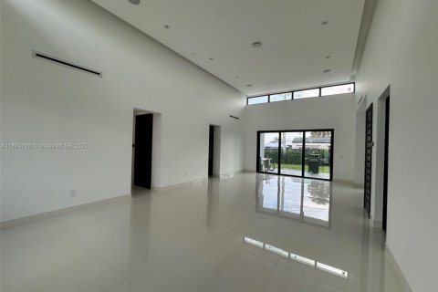 Купить виллу или дом в Майами, Флорида 3 спальни, 213.68м2, № 1957933 - фото 15