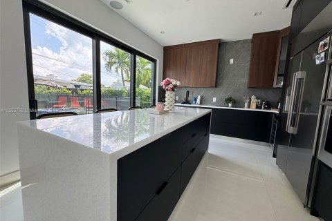 Купить виллу или дом в Майами, Флорида 3 спальни, 213.68м2, № 1957933 - фото 20