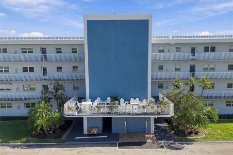 Copropriété à vendre à Saint Pete Beach, Floride: 2 chambres, 131.92 m2 № 2426994 - photo 4