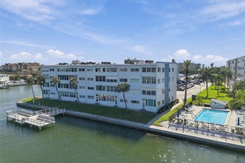 Condo à Saint Pete Beach, Floride, 2 chambres  № 2426994