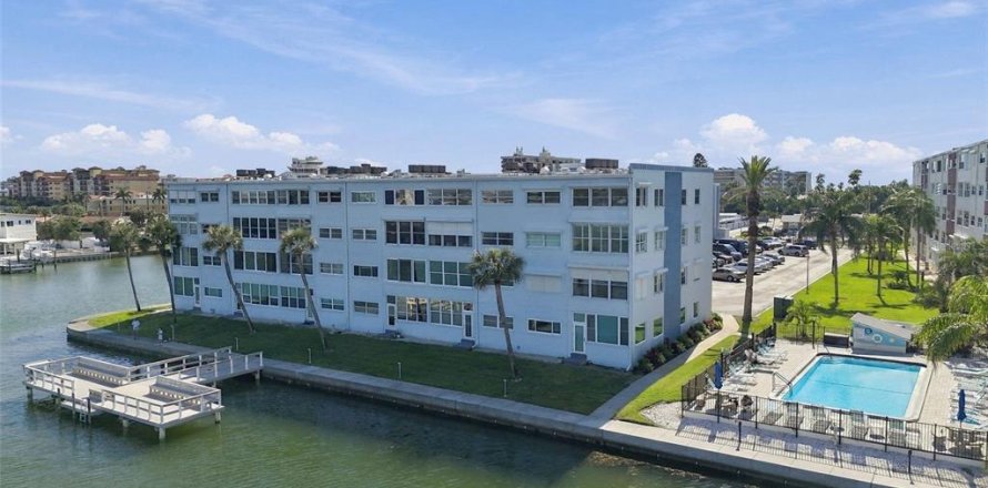 Condo à Saint Pete Beach, Floride, 2 chambres № 2426994