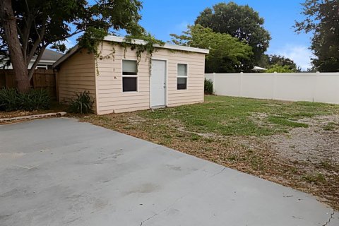 House in Sarasota, Florida 2 bedrooms, 96.9 sq.m. № 2150972 - photo 12