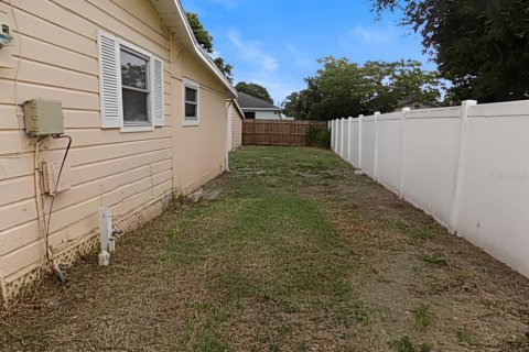 House in Sarasota, Florida 2 bedrooms, 96.9 sq.m. № 2150972 - photo 2