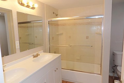 House in Sarasota, Florida 2 bedrooms, 96.9 sq.m. № 2150972 - photo 3