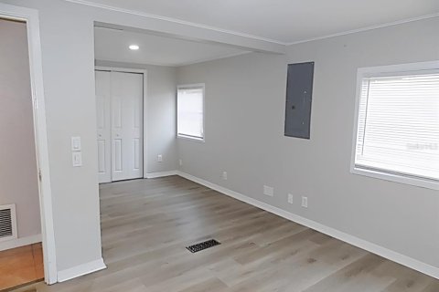 House in Sarasota, Florida 2 bedrooms, 96.9 sq.m. № 2150972 - photo 4
