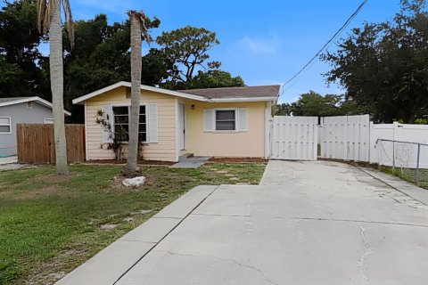 House in Sarasota, Florida 2 bedrooms, 96.9 sq.m. № 2150972