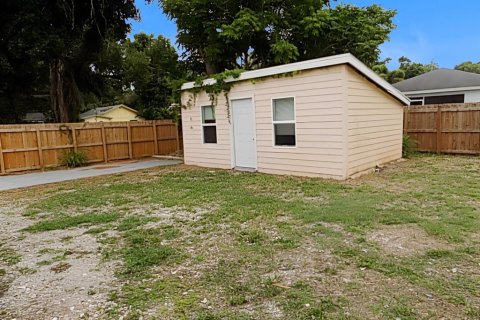 House in Sarasota, Florida 2 bedrooms, 96.9 sq.m. № 2150972 - photo 15