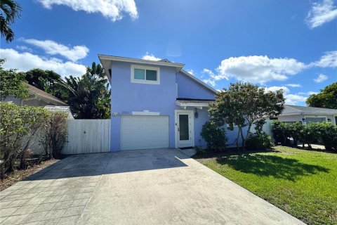 Снять в аренду виллу или дом в Делрей-Бич, Флорида 3 спальни, 153.75м2, № 1942651 - фото 1