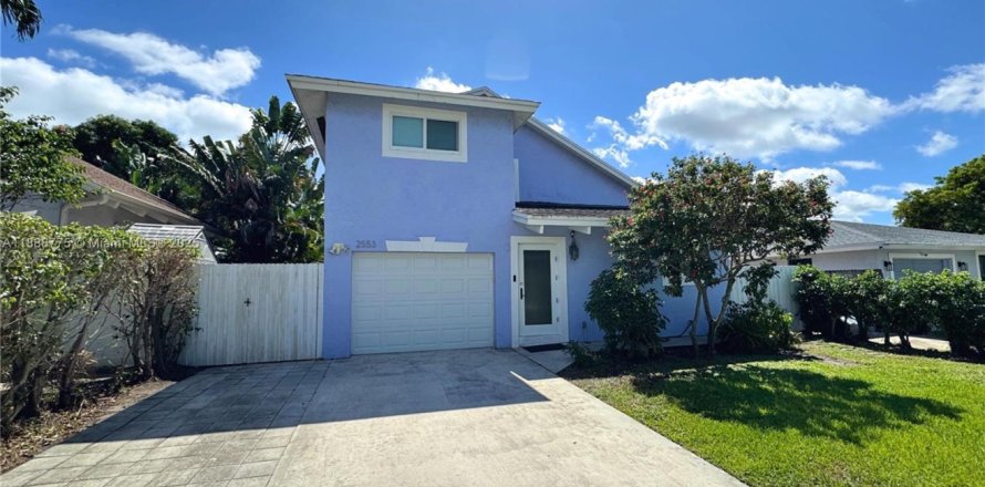 Дом в Делрей-Бич, Флорида 3 спальни, 153.75м2 № 1942651