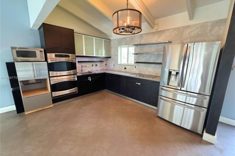 Снять в аренду виллу или дом в Делрей-Бич, Флорида 3 спальни, 153.75м2, № 1942651 - фото 2