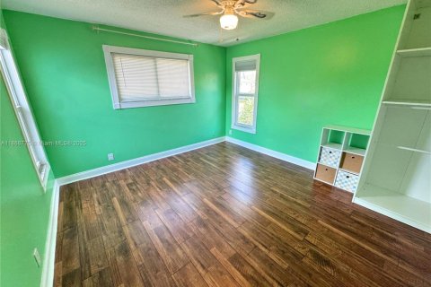 Снять в аренду виллу или дом в Делрей-Бич, Флорида 3 спальни, 153.75м2, № 1942651 - фото 9